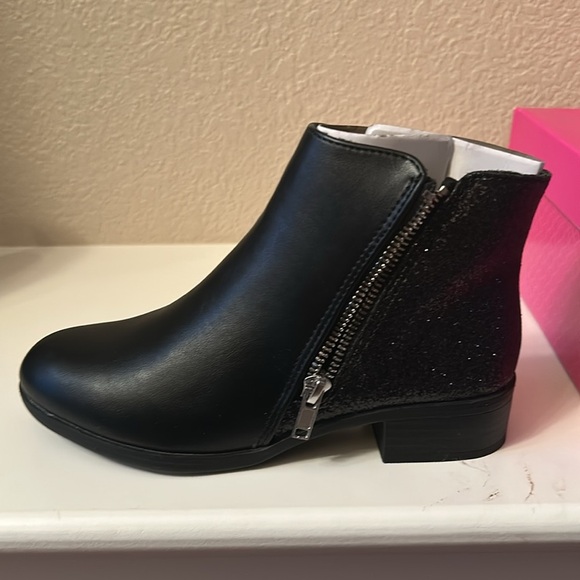 Girls brand new black ankle boots size 2. Brand new in the box from Kohls. - Picture 4 of 9